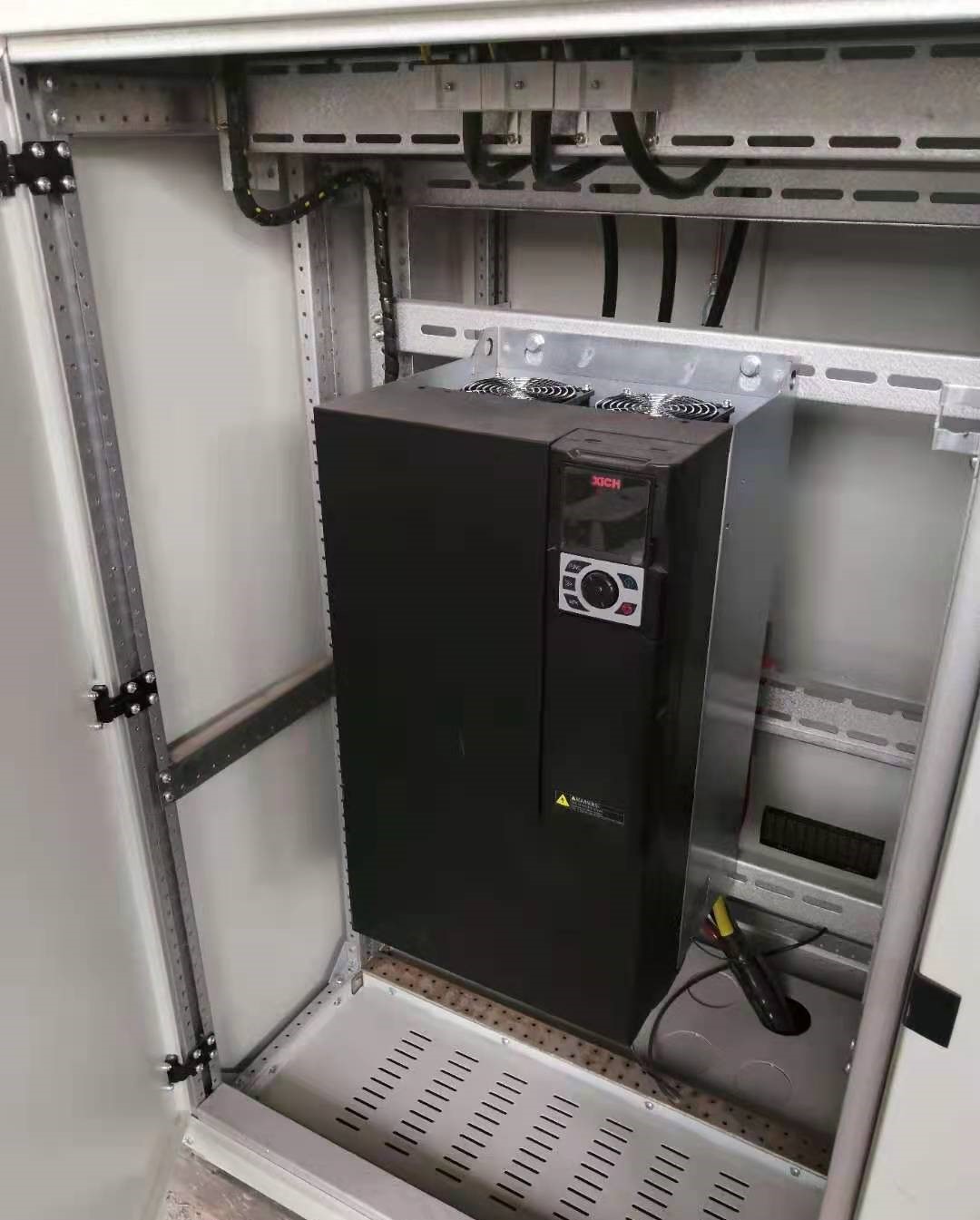 DB多宝体育网址变频器应用白银市某泵房(图1)